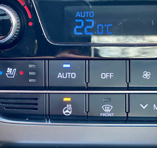 Чорний Хендай Соната, об'ємом двигуна 2.36 л та пробігом 170 тис. км за 13500 $, фото 29 на Automoto.ua