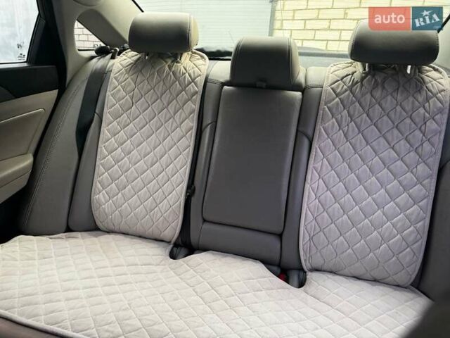 Черный Хендай Соната, объемом двигателя 2.36 л и пробегом 141 тыс. км за 10200 $, фото 2 на Automoto.ua