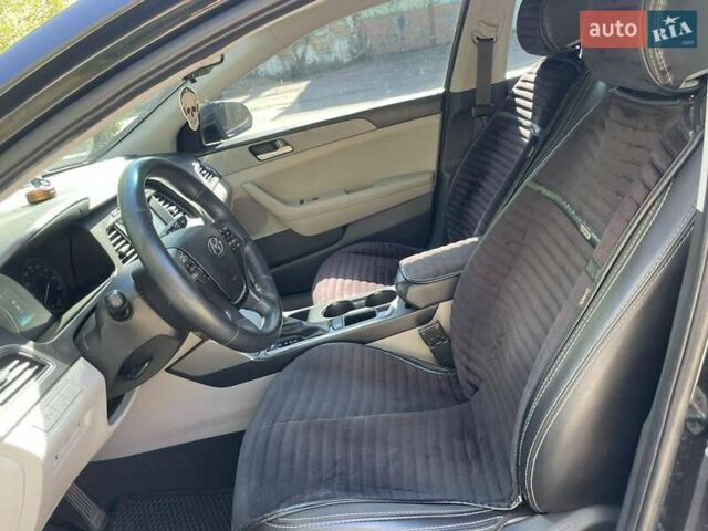 Черный Хендай Соната, объемом двигателя 2.4 л и пробегом 169 тыс. км за 10900 $, фото 12 на Automoto.ua