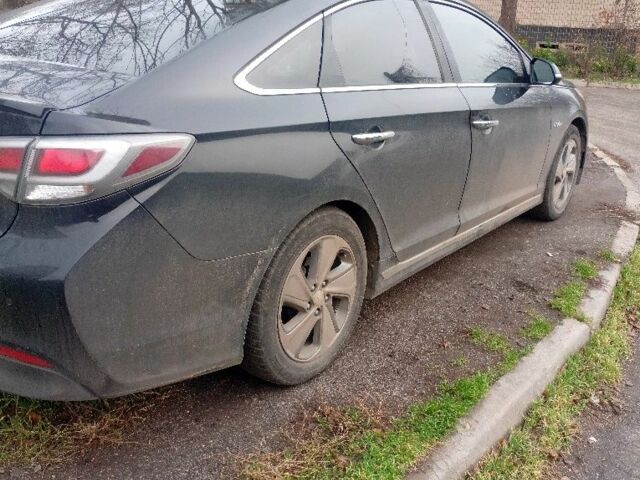 Черный Хендай Соната, объемом двигателя 2 л и пробегом 290 тыс. км за 9000 $, фото 5 на Automoto.ua