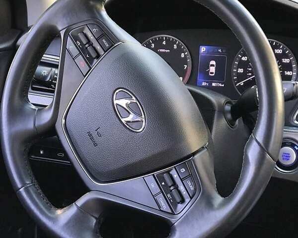 Черный Хендай Соната, объемом двигателя 2.36 л и пробегом 147 тыс. км за 11500 $, фото 11 на Automoto.ua