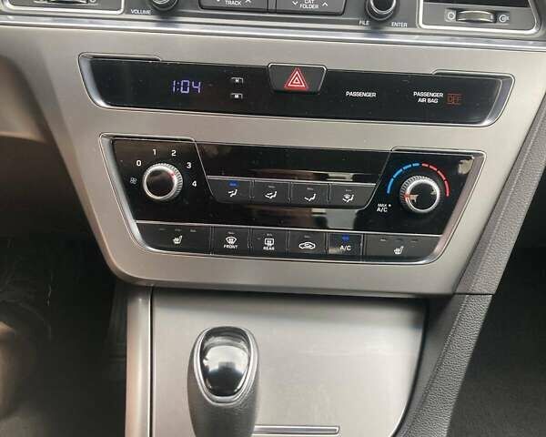 Черный Хендай Соната, объемом двигателя 2.36 л и пробегом 117 тыс. км за 11200 $, фото 18 на Automoto.ua