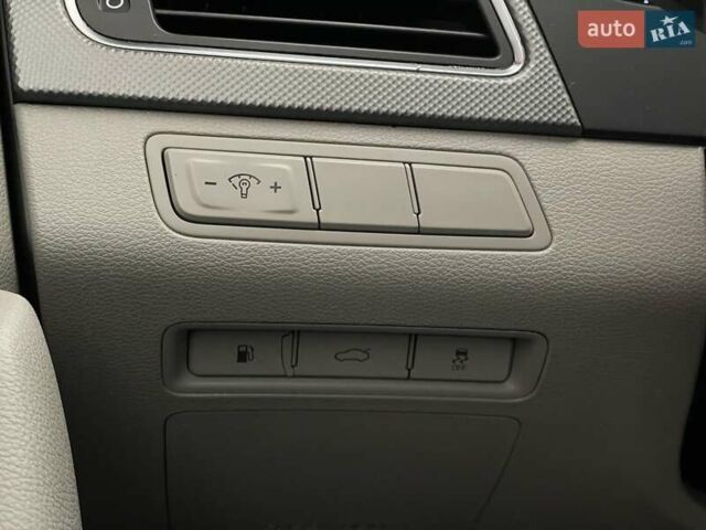 Черный Хендай Соната, объемом двигателя 2.4 л и пробегом 173 тыс. км за 10900 $, фото 14 на Automoto.ua