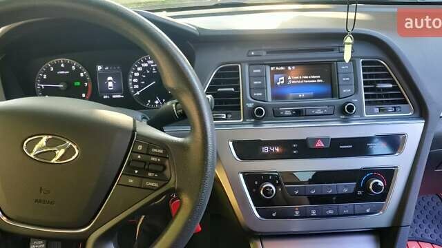 Черный Хендай Соната, объемом двигателя 2.36 л и пробегом 97 тыс. км за 10400 $, фото 4 на Automoto.ua