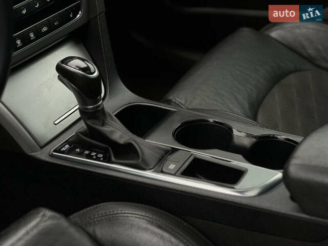 Черный Хендай Соната, объемом двигателя 2.36 л и пробегом 110 тыс. км за 10900 $, фото 11 на Automoto.ua