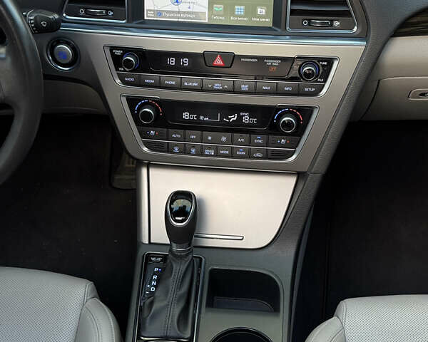 Черный Хендай Соната, объемом двигателя 2 л и пробегом 120 тыс. км за 17199 $, фото 33 на Automoto.ua