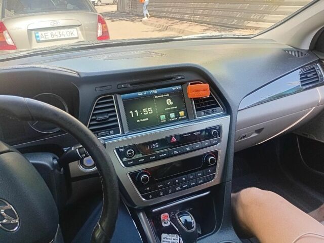 Черный Хендай Соната, объемом двигателя 2 л и пробегом 290 тыс. км за 9000 $, фото 7 на Automoto.ua