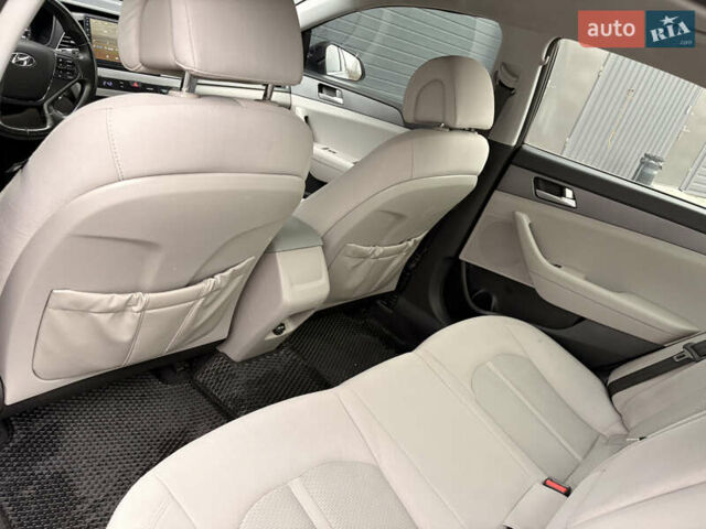 Черный Хендай Соната, объемом двигателя 2.36 л и пробегом 158 тыс. км за 9900 $, фото 11 на Automoto.ua