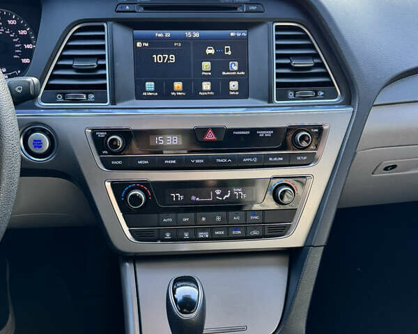 Чорний Хендай Соната, об'ємом двигуна 2 л та пробігом 74 тис. км за 12800 $, фото 10 на Automoto.ua