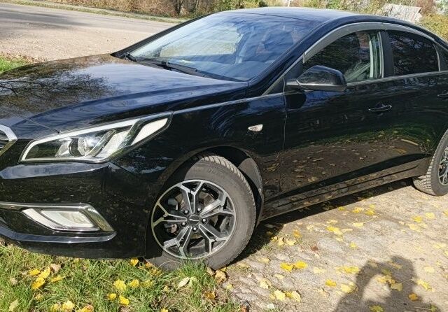Черный Хендай Соната, объемом двигателя 2 л и пробегом 220 тыс. км за 12000 $, фото 15 на Automoto.ua