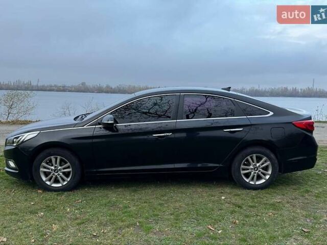 Чорний Хендай Соната, об'ємом двигуна 2 л та пробігом 210 тис. км за 12999 $, фото 1 на Automoto.ua
