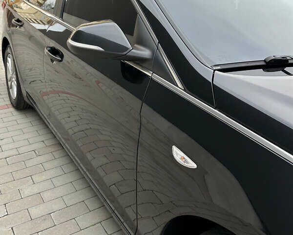 Чорний Хендай Соната, об'ємом двигуна 2 л та пробігом 138 тис. км за 13000 $, фото 15 на Automoto.ua
