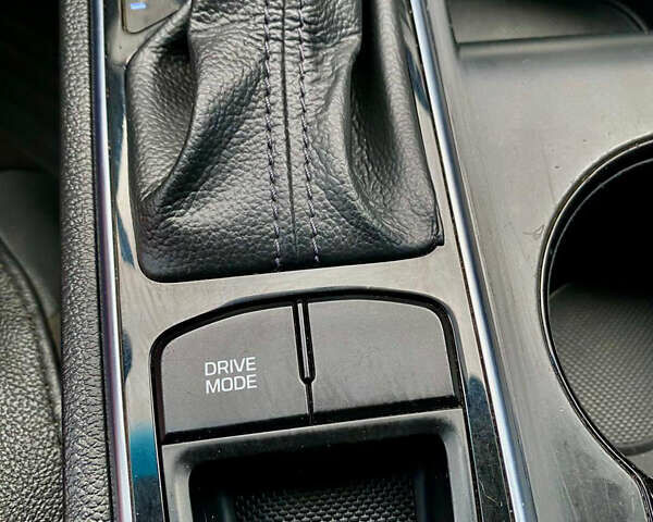 Черный Хендай Соната, объемом двигателя 2.36 л и пробегом 243 тыс. км за 10850 $, фото 43 на Automoto.ua