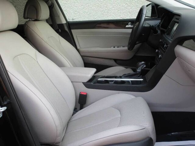 Черный Хендай Соната, объемом двигателя 2.4 л и пробегом 78 тыс. км за 2000 $, фото 5 на Automoto.ua