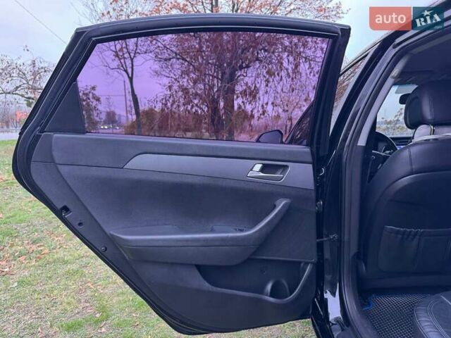 Чорний Хендай Соната, об'ємом двигуна 2 л та пробігом 210 тис. км за 12999 $, фото 8 на Automoto.ua