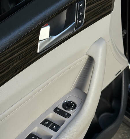 Черный Хендай Соната, объемом двигателя 2 л и пробегом 120 тыс. км за 17199 $, фото 27 на Automoto.ua