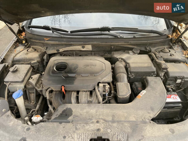 Черный Хендай Соната, объемом двигателя 2.36 л и пробегом 133 тыс. км за 10800 $, фото 16 на Automoto.ua