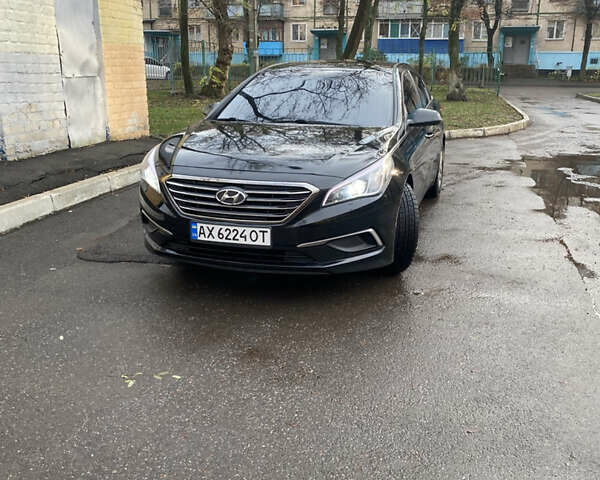 Черный Хендай Соната, объемом двигателя 2.36 л и пробегом 133 тыс. км за 10800 $, фото 1 на Automoto.ua