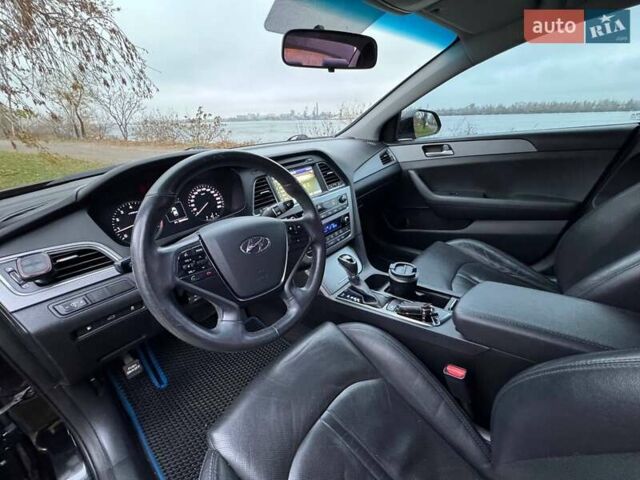 Чорний Хендай Соната, об'ємом двигуна 2 л та пробігом 210 тис. км за 12999 $, фото 4 на Automoto.ua