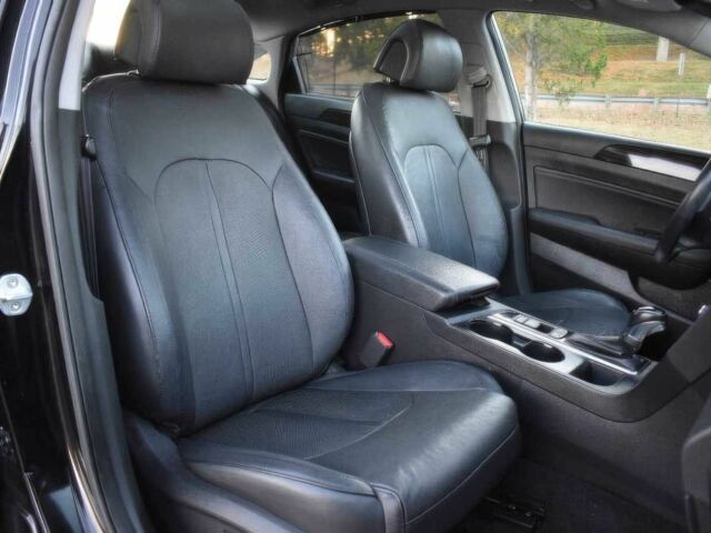 Черный Хендай Соната, объемом двигателя 2.4 л и пробегом 74 тыс. км за 1800 $, фото 6 на Automoto.ua