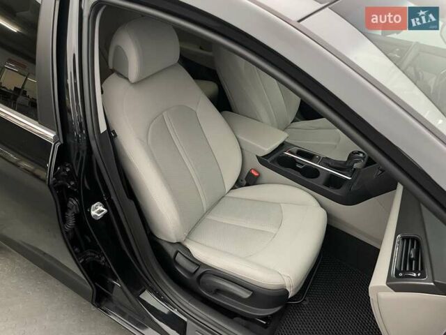 Черный Хендай Соната, объемом двигателя 2.4 л и пробегом 173 тыс. км за 10900 $, фото 9 на Automoto.ua