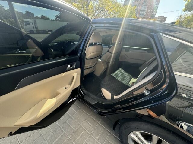 Чорний Хендай Соната, об'ємом двигуна 2.4 л та пробігом 159 тис. км за 10000 $, фото 6 на Automoto.ua