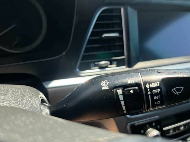 Чорний Хендай Соната, об'ємом двигуна 2.4 л та пробігом 151 тис. км за 10700 $, фото 22 на Automoto.ua