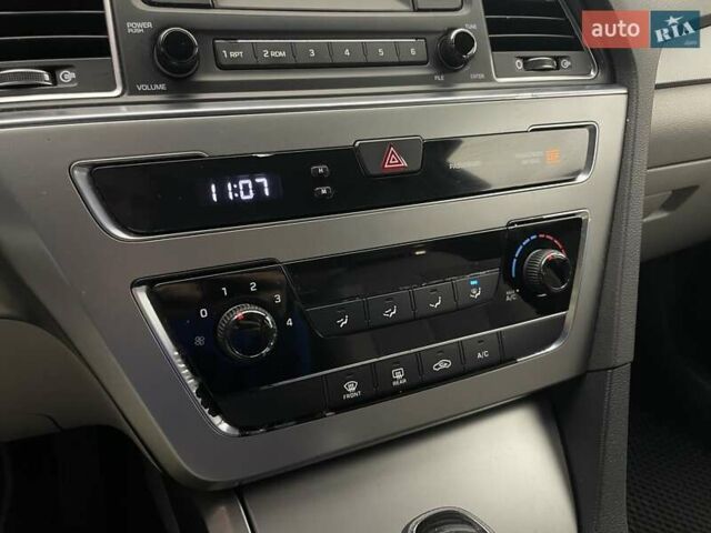 Черный Хендай Соната, объемом двигателя 2.4 л и пробегом 173 тыс. км за 10900 $, фото 16 на Automoto.ua