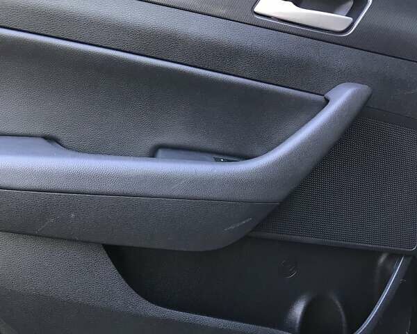 Черный Хендай Соната, объемом двигателя 2.36 л и пробегом 147 тыс. км за 11500 $, фото 21 на Automoto.ua