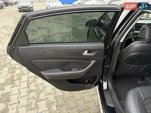 Черный Хендай Соната, объемом двигателя 2.36 л и пробегом 130 тыс. км за 10700 $, фото 22 на Automoto.ua