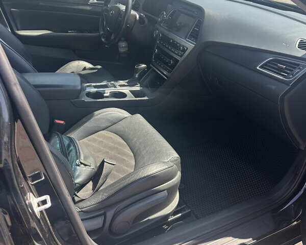 Черный Хендай Соната, объемом двигателя 2.36 л и пробегом 104 тыс. км за 12000 $, фото 5 на Automoto.ua