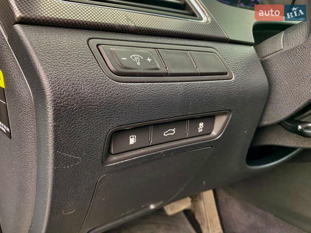 Черный Хендай Соната, объемом двигателя 2.36 л и пробегом 243 тыс. км за 10850 $, фото 30 на Automoto.ua