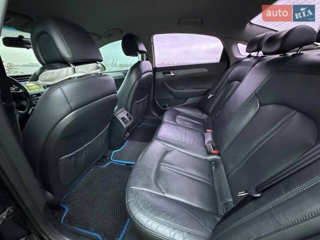 Чорний Хендай Соната, об'ємом двигуна 2 л та пробігом 210 тис. км за 12999 $, фото 3 на Automoto.ua
