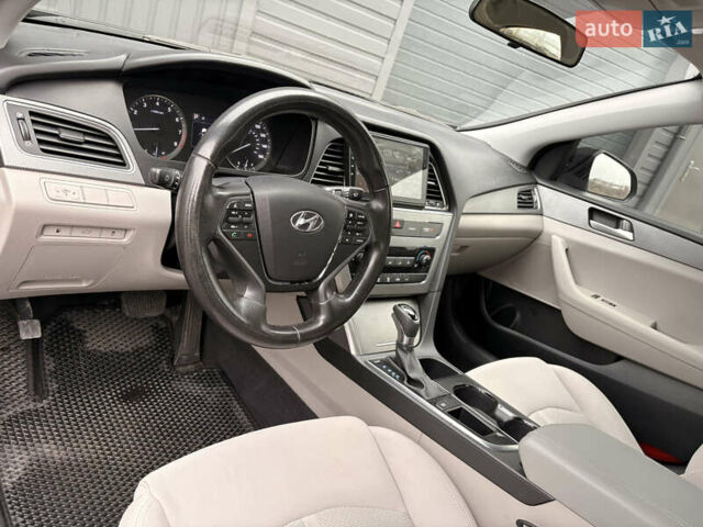 Черный Хендай Соната, объемом двигателя 2.36 л и пробегом 158 тыс. км за 9900 $, фото 9 на Automoto.ua