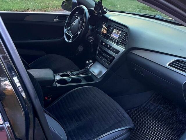 Черный Хендай Соната, объемом двигателя 2.4 л и пробегом 190 тыс. км за 8500 $, фото 6 на Automoto.ua