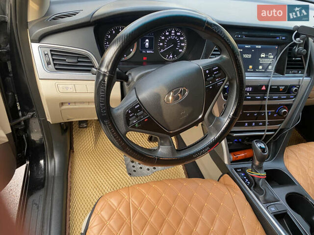 Черный Хендай Соната, объемом двигателя 2.36 л и пробегом 133 тыс. км за 10800 $, фото 12 на Automoto.ua