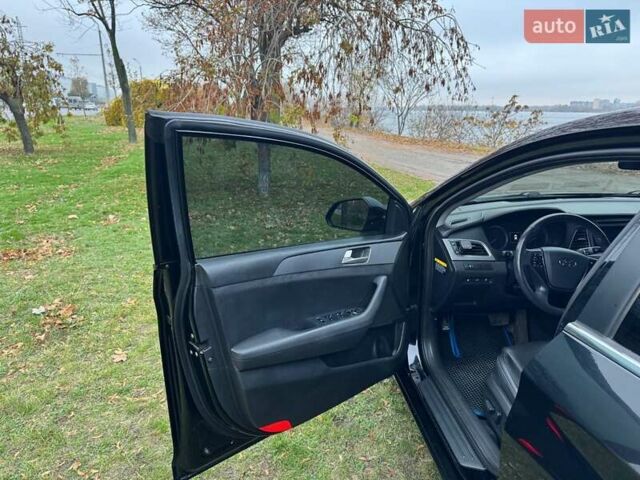 Чорний Хендай Соната, об'ємом двигуна 2 л та пробігом 210 тис. км за 12999 $, фото 10 на Automoto.ua