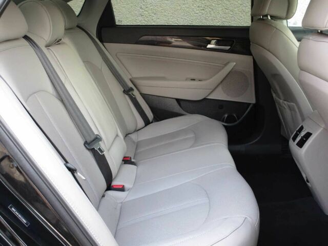 Черный Хендай Соната, объемом двигателя 2.4 л и пробегом 78 тыс. км за 2000 $, фото 9 на Automoto.ua