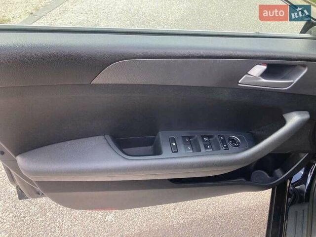 Черный Хендай Соната, объемом двигателя 2.36 л и пробегом 117 тыс. км за 11200 $, фото 7 на Automoto.ua