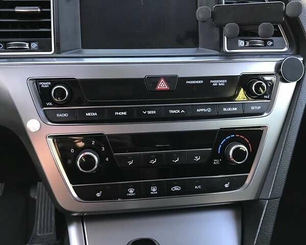 Черный Хендай Соната, объемом двигателя 2.36 л и пробегом 147 тыс. км за 11500 $, фото 13 на Automoto.ua