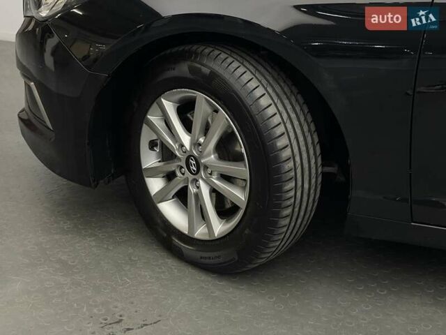 Черный Хендай Соната, объемом двигателя 2.4 л и пробегом 173 тыс. км за 10900 $, фото 7 на Automoto.ua