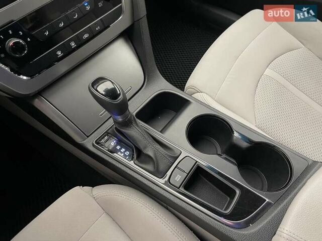 Черный Хендай Соната, объемом двигателя 2.4 л и пробегом 173 тыс. км за 10900 $, фото 17 на Automoto.ua