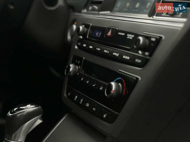 Черный Хендай Соната, объемом двигателя 2.36 л и пробегом 110 тыс. км за 10900 $, фото 10 на Automoto.ua