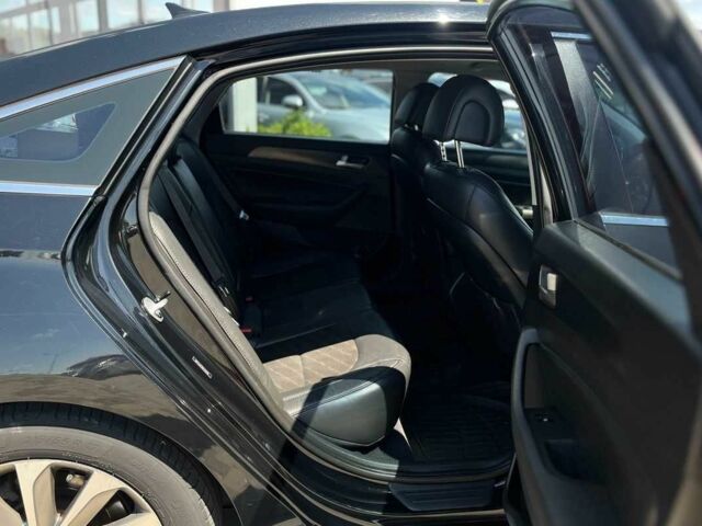 Чорний Хендай Соната, об'ємом двигуна 2.4 л та пробігом 151 тис. км за 10700 $, фото 10 на Automoto.ua