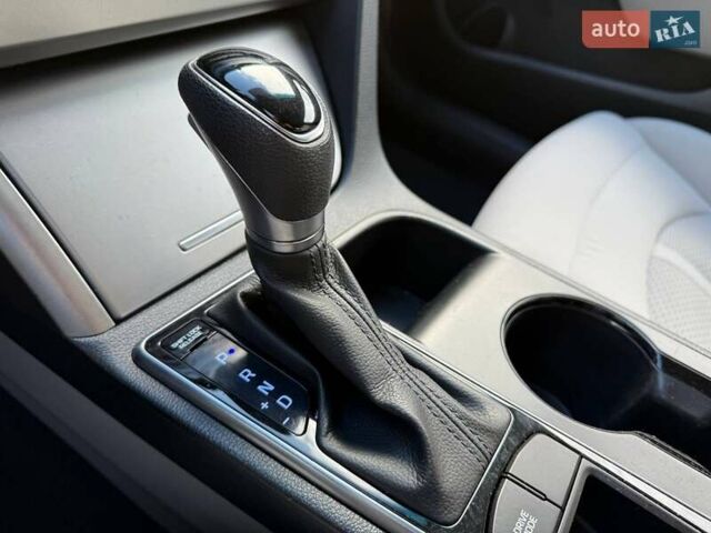 Хендай Соната 2016 в Киеве на Automoto.ua Черный Хендай Соната, объемом двигателя 2.36 л и пробегом 167 тыс. км за 10300 $, фото 25 на Automoto.ua