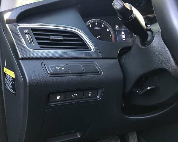 Черный Хендай Соната, объемом двигателя 2.36 л и пробегом 147 тыс. км за 11500 $, фото 15 на Automoto.ua