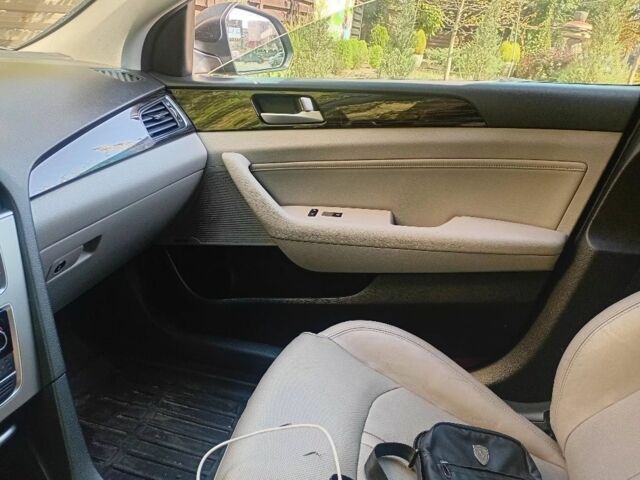 Черный Хендай Соната, объемом двигателя 2 л и пробегом 290 тыс. км за 9000 $, фото 1 на Automoto.ua