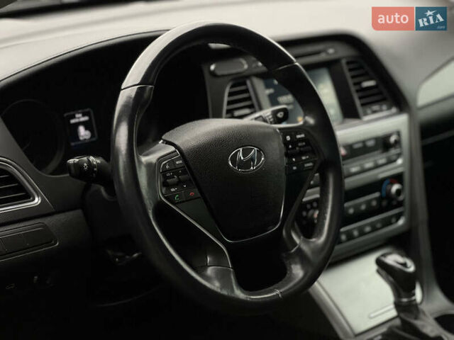 Черный Хендай Соната, объемом двигателя 2.36 л и пробегом 110 тыс. км за 10900 $, фото 4 на Automoto.ua