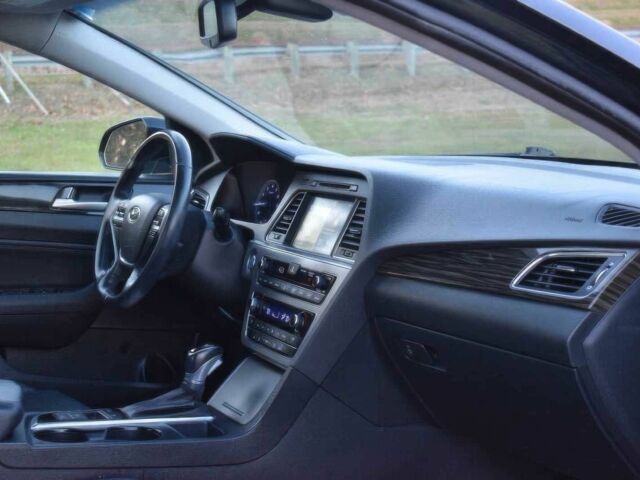 Черный Хендай Соната, объемом двигателя 2.4 л и пробегом 74 тыс. км за 1800 $, фото 5 на Automoto.ua