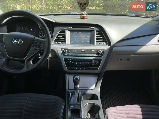 Черный Хендай Соната, объемом двигателя 2.4 л и пробегом 169 тыс. км за 10900 $, фото 14 на Automoto.ua